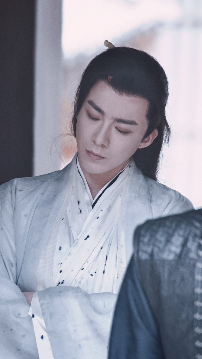 刘宇宁洛铭西白衣路透,这个造型好帅啊!|刘宇宁|路透_新浪新闻