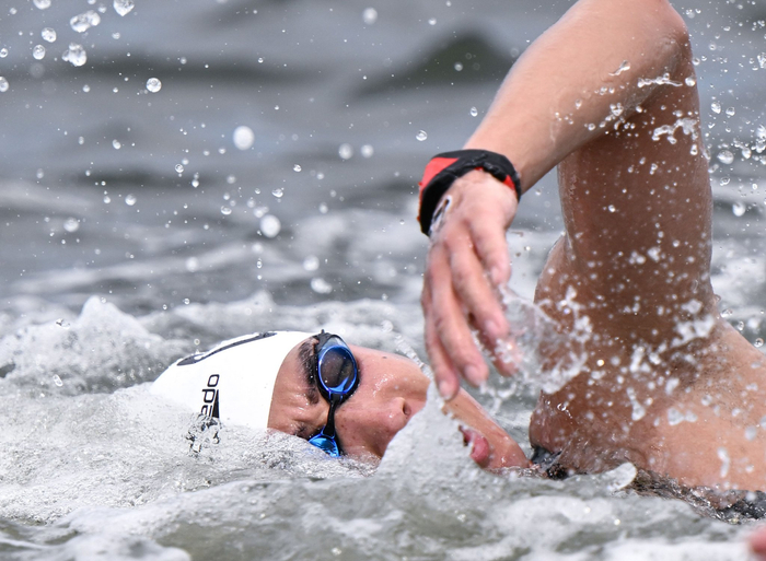 公开水域——男子5公里决赛赛况|孟瑞|世界游泳锦标赛|日本_新浪新闻