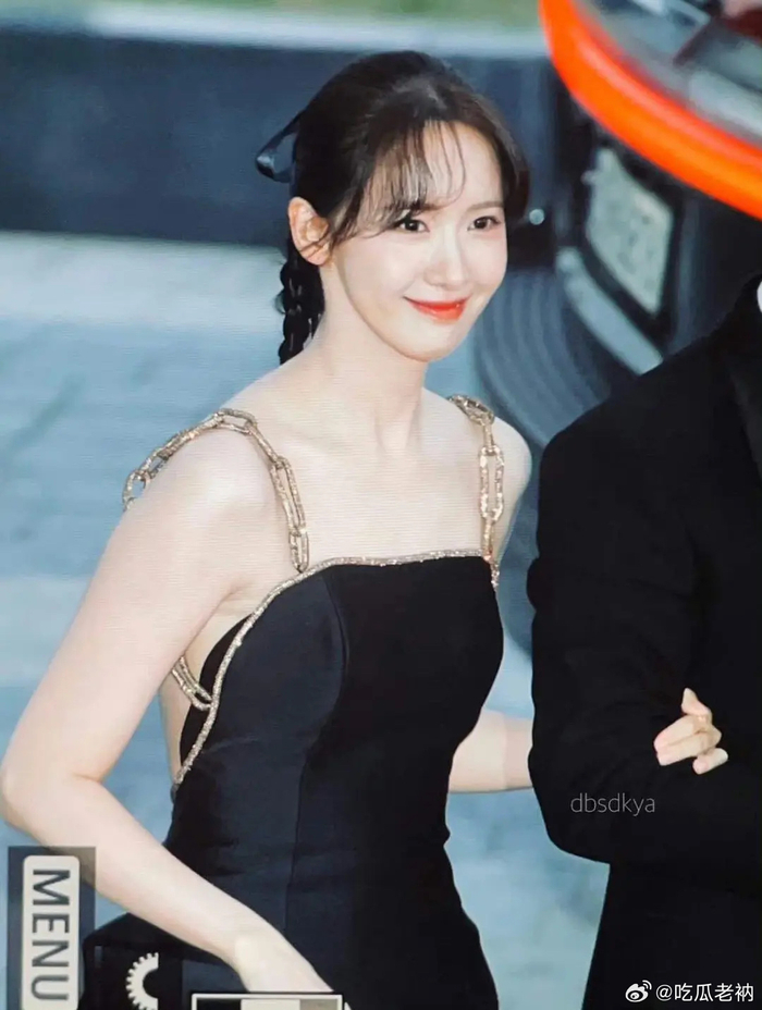 裴秀智和林允儿今日红毯图……|裴秀智|林允儿_新浪新闻