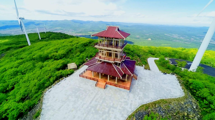大顶子山森林公园为国家aaa级景区,位于饶河县城西北19公里,最高海拔