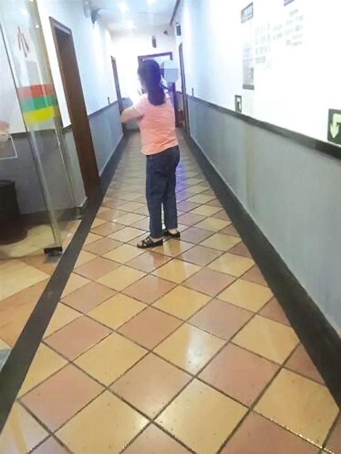 海口永兴镇一KTV内没有消防通道。