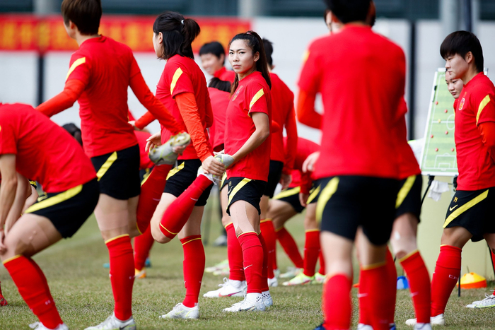 古雅沙（中）成功入选本届中国女足名单。  资料图/视觉中国