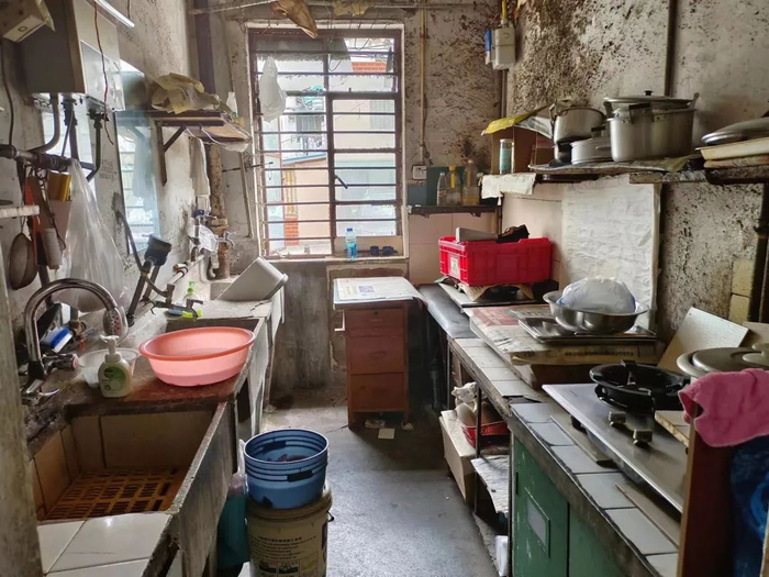 2023年7月的蕃瓜弄，几家人合用的厨房。