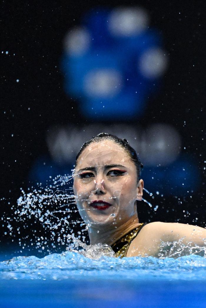 花样游泳女子图片