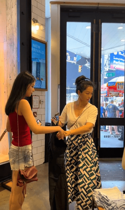 50岁女演员移居美国,女儿艺考全国第一|刘茜|孙思瀚_新浪新闻