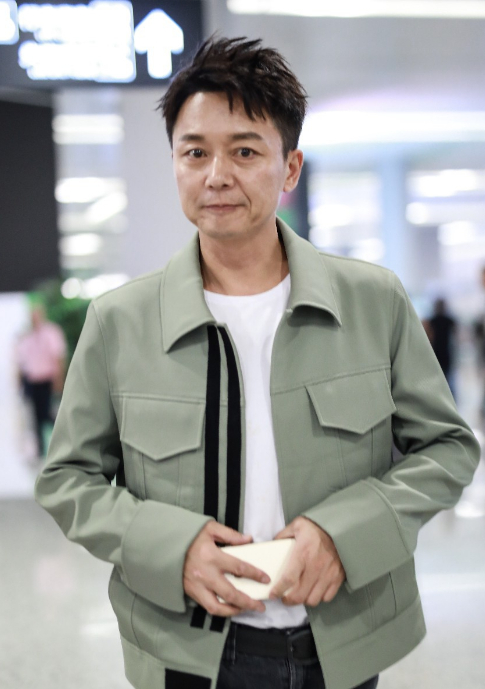 发型,穿搭,身材,是男人最好的"医美",53岁刘奕君不输年轻人|发型|穿搭