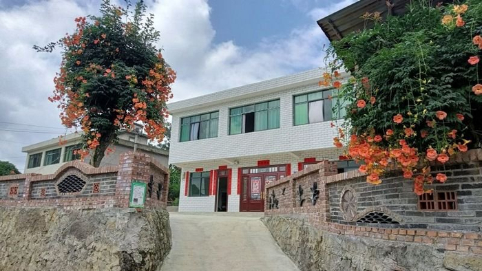 修文县六屯镇陆丰村凉资源引来避暑热