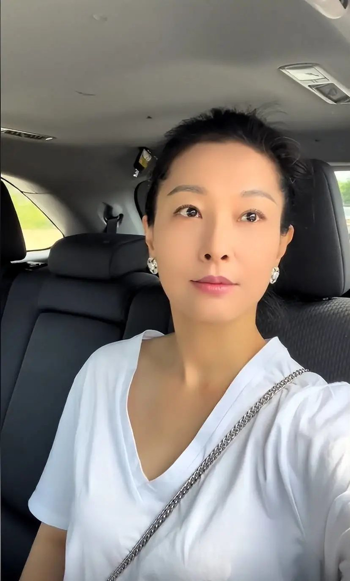 50岁女演员移居美国,女儿艺考全国第一|刘茜|孙思瀚_新浪新闻