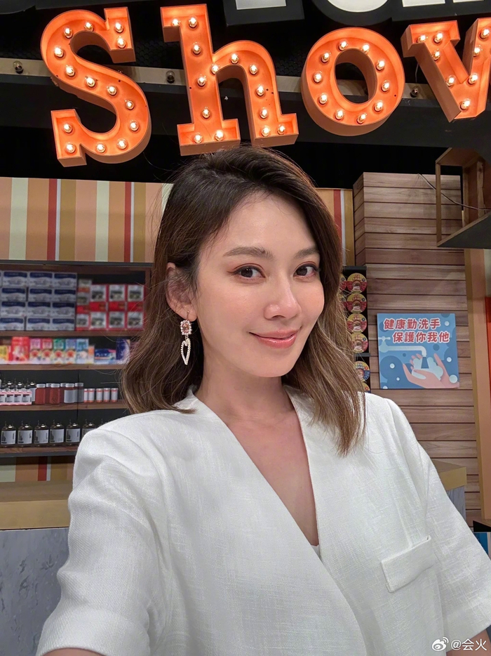 台湾女艺人melody结束17年婚姻后进棚录制节目……|台湾省|录制节目|