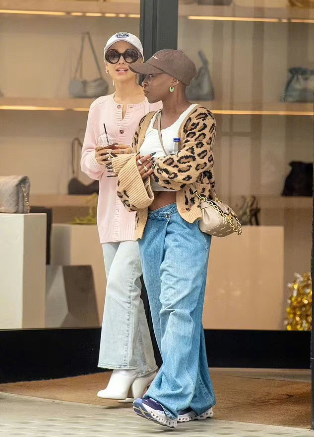 前两天被曝与丈夫dalton gomez离婚的a妹ariana grande ……|a妹