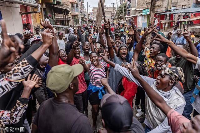 肯尼亚多地民众抗议政府增税与物价上涨，与警方发生冲突
