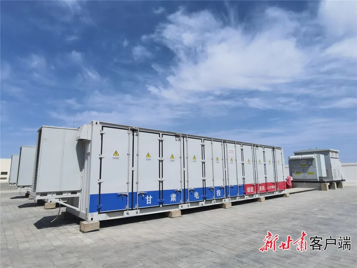 瓜州北大桥“风光储”一体化项目储能系统。新甘肃·甘肃日报记者 严存义 摄