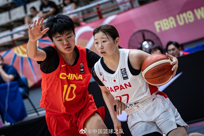 中国U19女篮只能目送日本队进入八强。