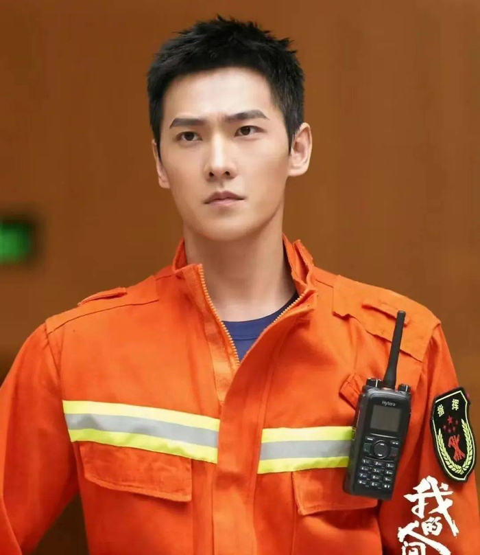 杨洋,正在以一种全新的方式塌房…__财经头条