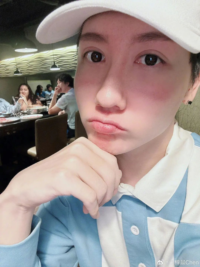 还记得蛇精脸网红刘梓晨吗？如今大变样完全认不出！