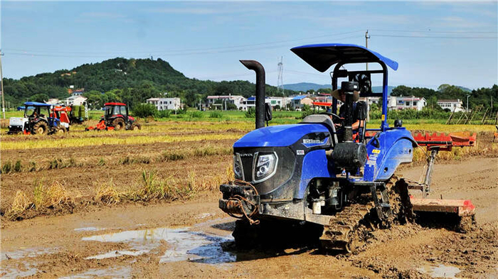农机亮相2023年湖南省农机化技术推广田间日|湖南省|拖拉机_新浪新闻