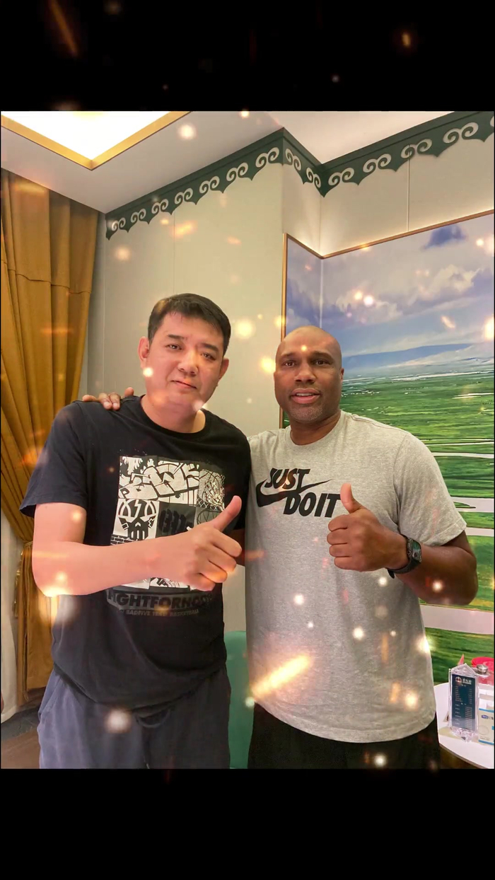 巩晓彬和前山东外援图科聚会儿子巩俊彤出镜身高已超过老爹