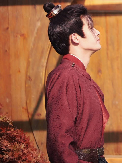 四方馆捕获一只伸懒腰的檀健次