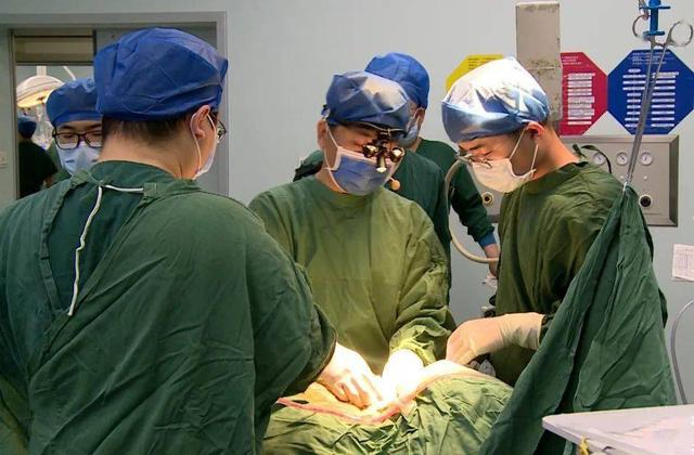 中国小胖徐周磊14岁体重300斤一顿狂吃8碗饭临终遗愿想减肥