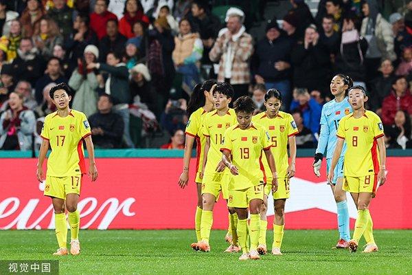 中国女足被丹麦队争议球绝杀：抬起头来，继续死磕！