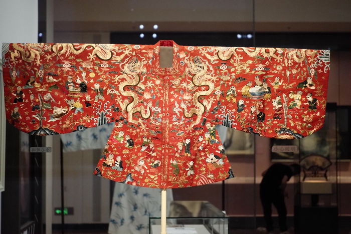 现场苏绣七十年文献里的丝韵万象