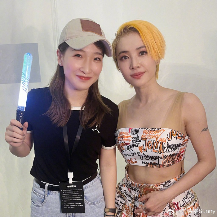 追星成功!刘诗雯晒出与蔡依林合影 称是青春的回忆