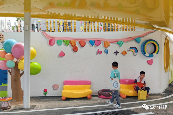 咸宁第七小学儿童友好街区建设，让孩子们开开心心上学，安安全全回家。（图源 咸宁市城市管理执法委员会）