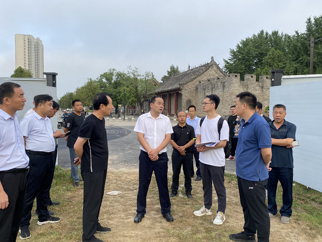 7月22日,周口市川汇区区长胡友涛晨查关帝庙历史文化街区提升改造工作