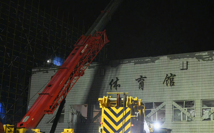 坍塌的体育馆。&nbsp; 图源：新华社