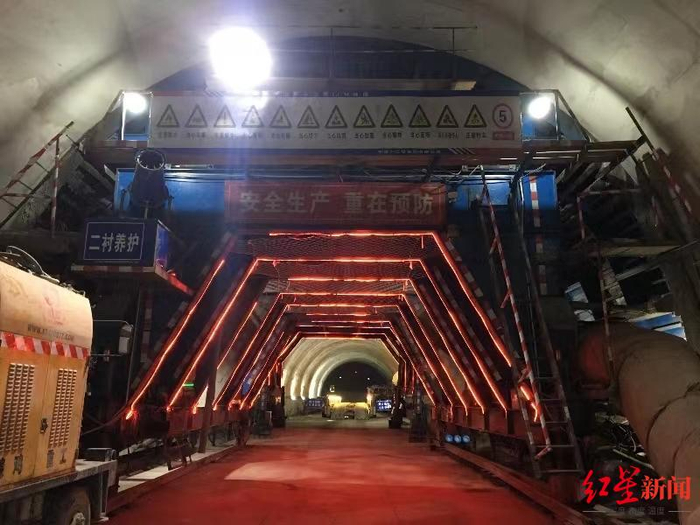仁沐新高速最长隧道双洞贯通__财经头条