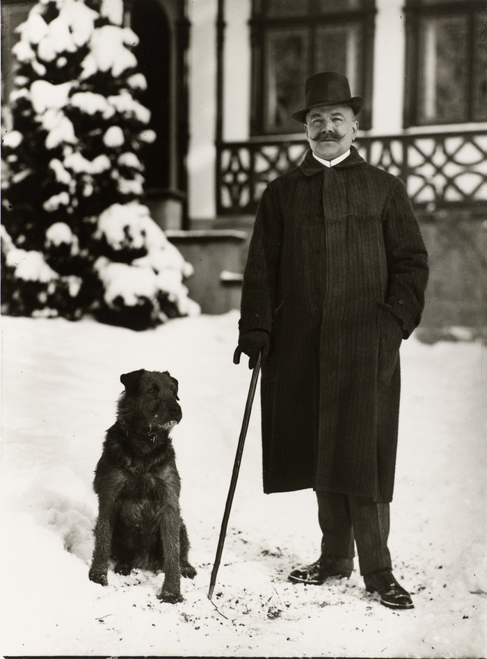 奧古斯特·桑德，企业家《温布伦纳，黑尔多夫》，1911，银盐冲印照片