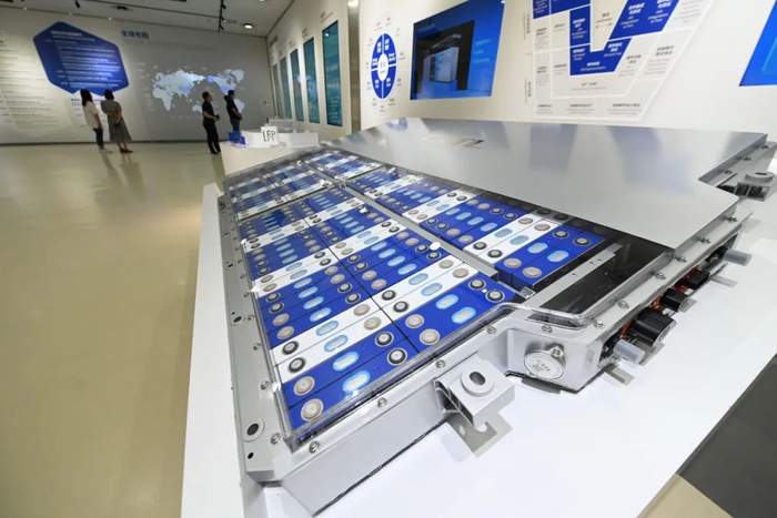 这是宁德时代新能源科技股份有限公司展出的第二代CTP（无模组电池包）。新华社记者林善传 摄