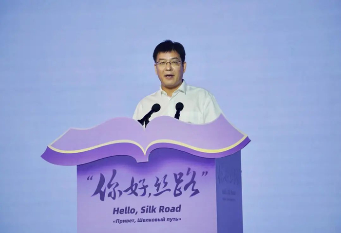 人民日报社办公厅主任郑剑致辞