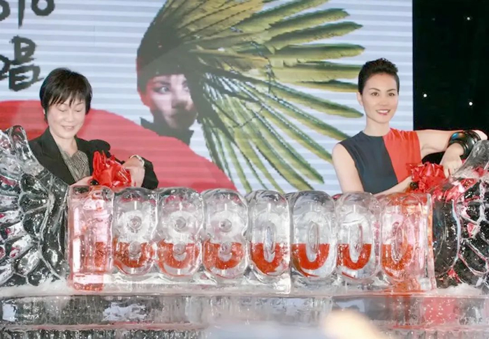 2010年10月王菲在五棵松体育馆开演唱会