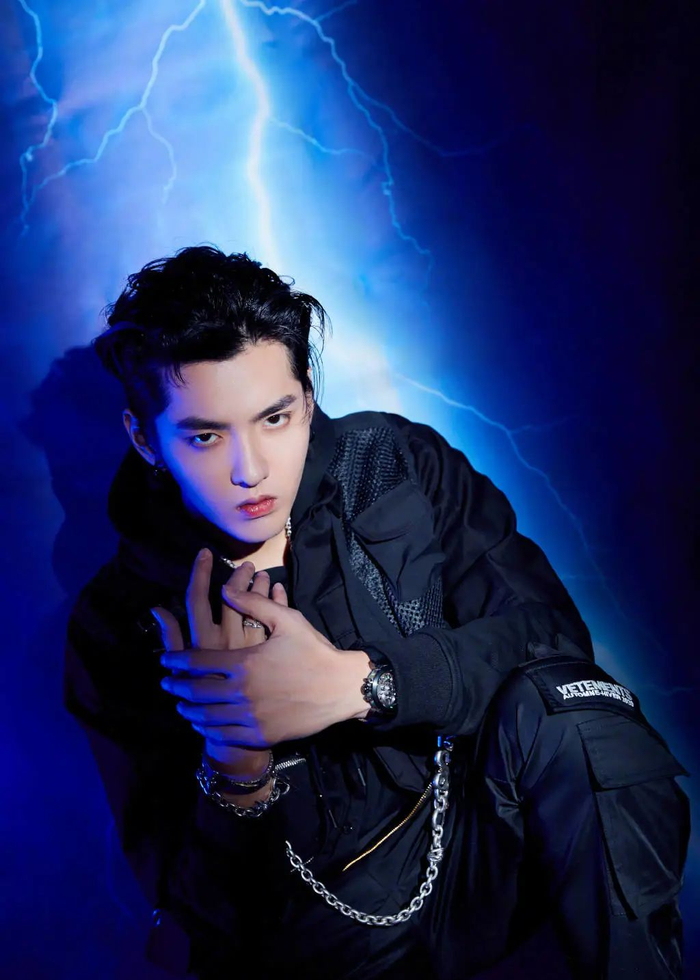 2020年12月8日-2021年4月:吴亦凡与都某竹保持微信联系.