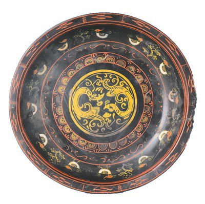 　　战国彩绘鸟纹漆盘。 安徽楚文化博物馆供图