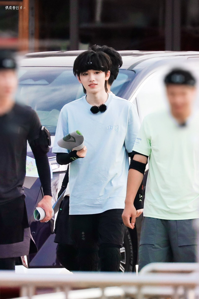 宋亚轩西安《全员加速中》饭拍路透……|宋亚轩|路透|全员加速中_新浪