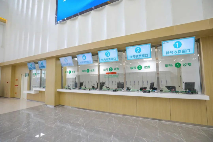       北京怀柔医院二期门诊服务窗口     