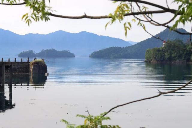 懸崖上的避暑秘境,躺看c位湖景,180°無邊泳池清涼一夏～|民宿|千島湖