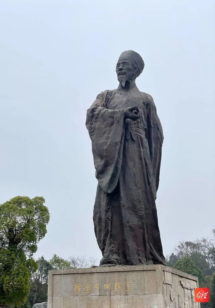 中国阳明文化园内王阳明雕像