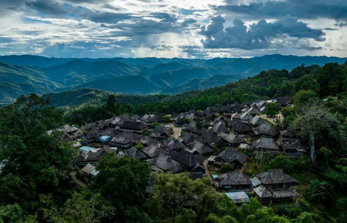 ▲俯瞰云南省普洱市景迈山里的古村落。