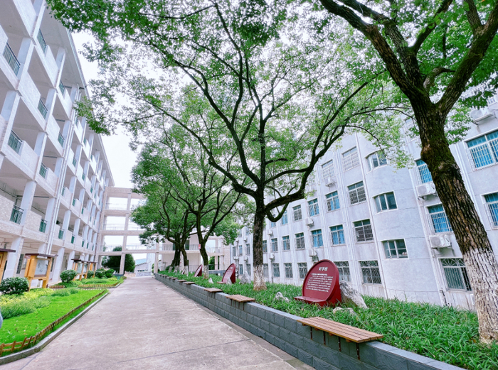 这里是长沙县第三中学