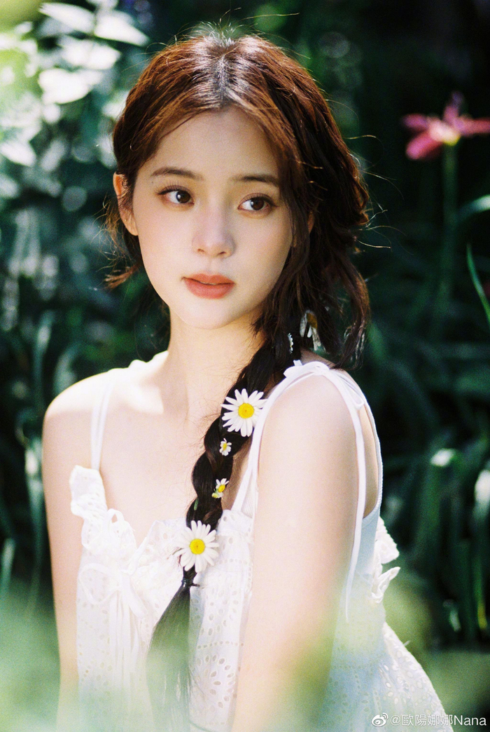 欧阳娜娜直播回应猫咪纹,女孩子都是爱美的……|欧阳娜娜|猫_新浪新闻