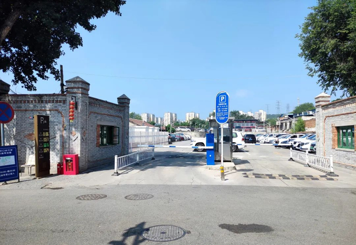       驶出P3停车场左转直行     