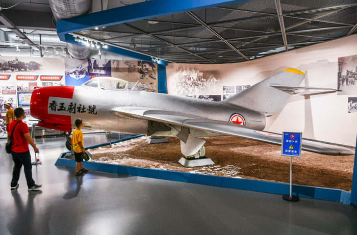 与“京西矿工号”同批捐献的“香玉剧社号”战斗机