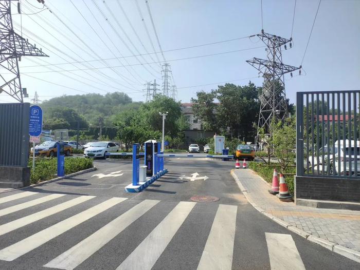       模式口1号停车场入口     