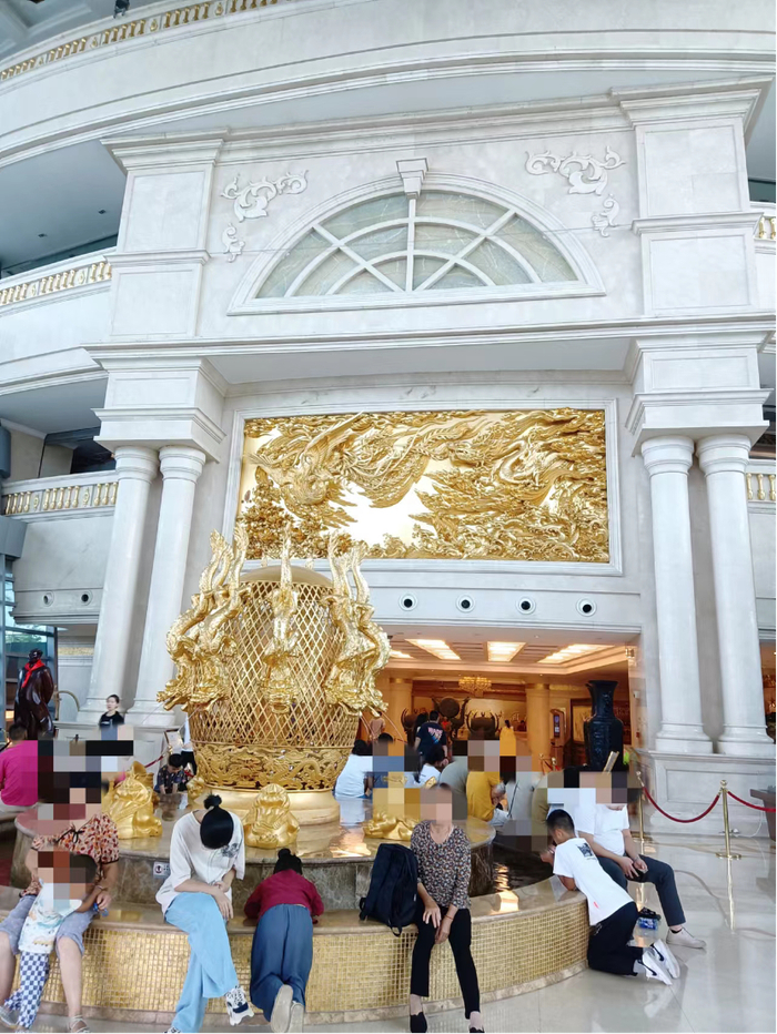 龙希大酒店大堂内