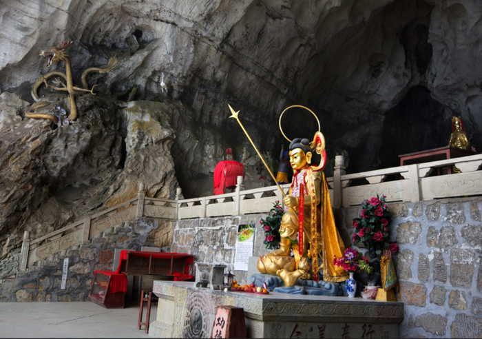 翠屏山哪吒庙前的清代石碑上书:"哪吒真人学道金光洞,显灵翠屏山.