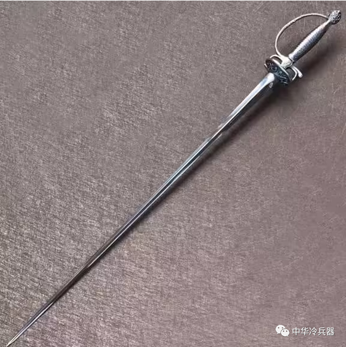 全面讲解14-17世纪欧洲各类冷兵器（一）!“步骑全能”——手半剑|武器|欧洲|西班牙_新浪新闻