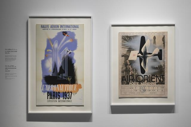 展览现场，1937年世博会上的航空工程海报（左）；1932年法国东方航空的航空邮件海报。